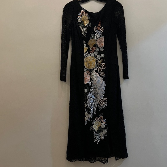 Js Collection bird embroidered V- back slim midi dress with illusion lace sleeve - Picture 4 of 9